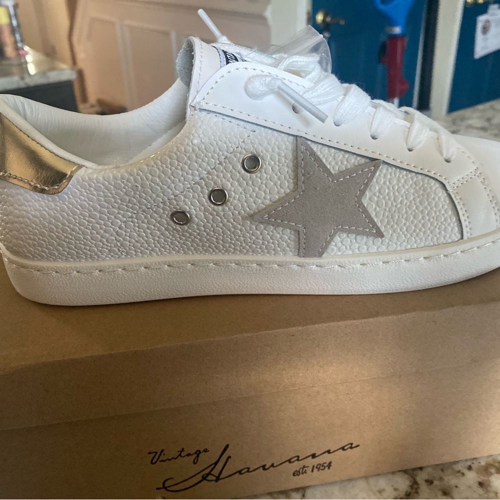 Vintage Havana Bianca Am in pebbled white and gold size 8.5